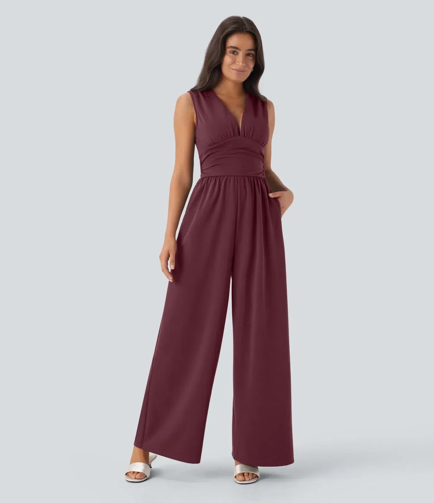 ColaSuit™ | Sleeveless party jumpsuit with V‑neck, side pockets and invisible zip (Easy Peezy)